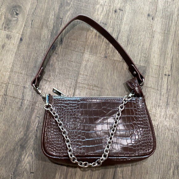Brown zip up purse with a side chain - Picture 3 of 3